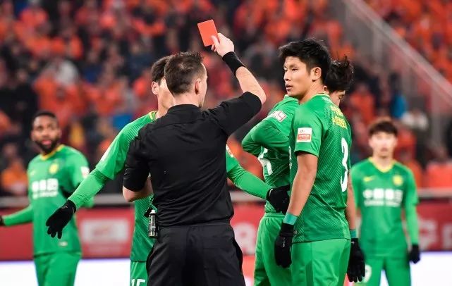  圣埃蒂安德比冲突导致三人染红创尴尬纪录  